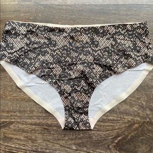 Victoria’s Secret  hip hugger panty size L Nw/oT